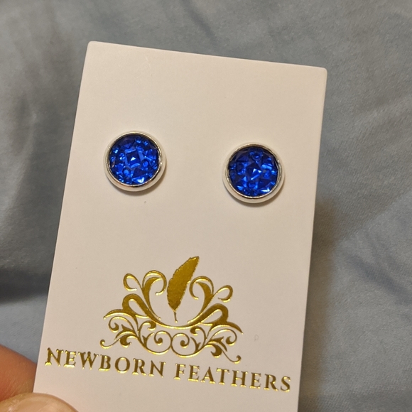 Newborn Feathers Blue Jeweled earrings 8mm - Picture 2 of 3
